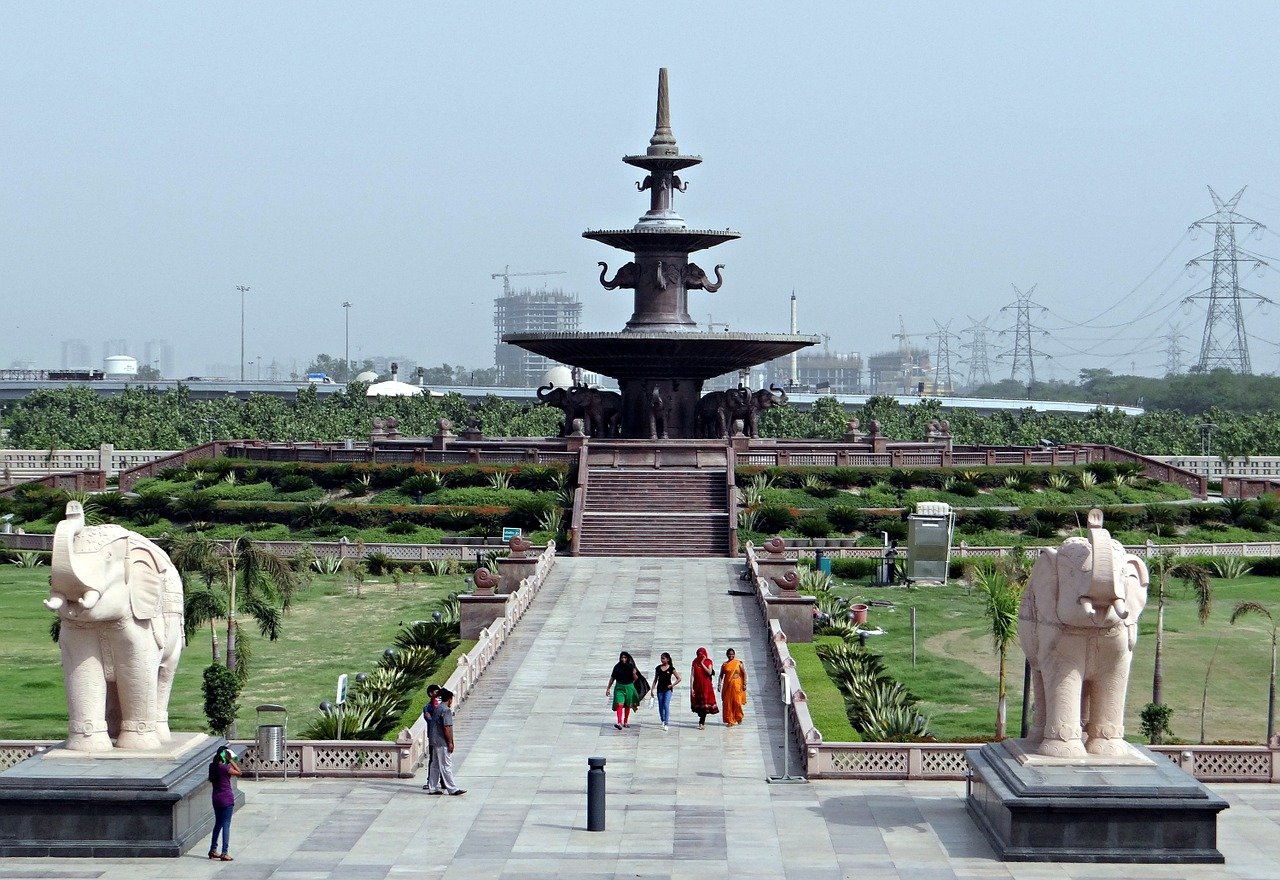Mussoorie to Noida Taxi Service